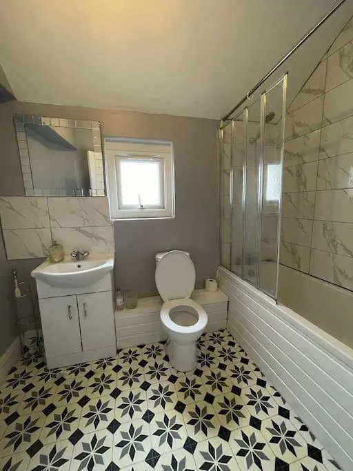 Spacious Family Home Cardiff Holiday home